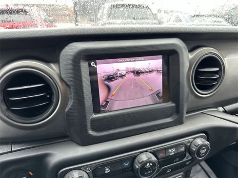 Used 2023 Jeep Gladiator Sport image 17