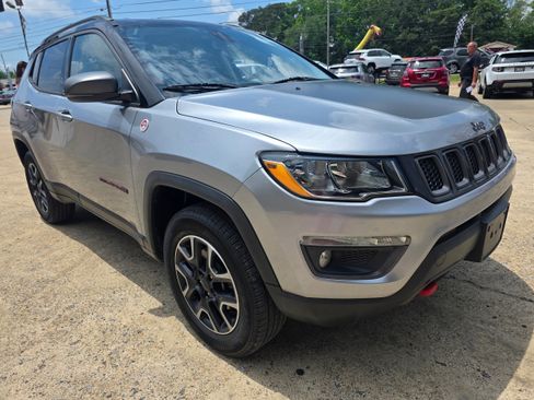 Used 2019 Jeep Compass Trailhawk AWD/4WD image 3