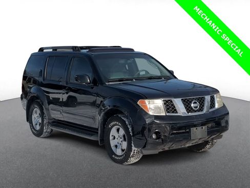 Used 2007 Nissan Pathfinder SE w/ SE Premium Pkg image 2