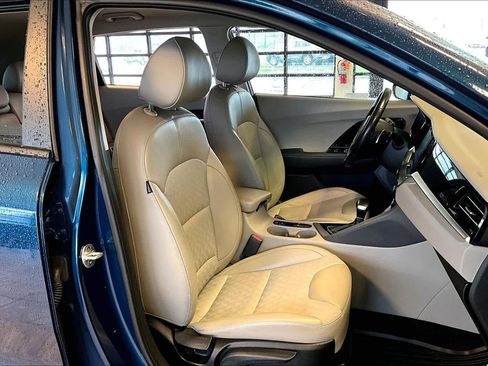 Used 2020 Kia Niro EX FWD image 8