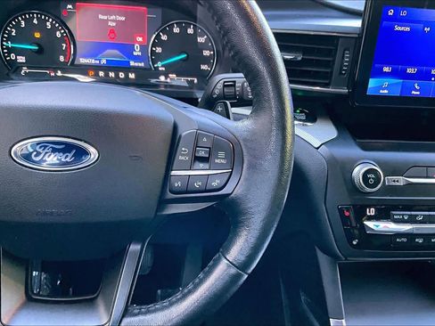 Used 2020 Ford Explorer XLT w/ Equipment Group 202A AWD/4WD image 25