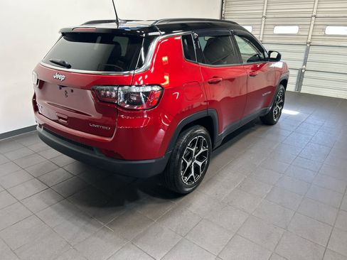 Used 2025 Jeep Compass Limited AWD/4WD image 3