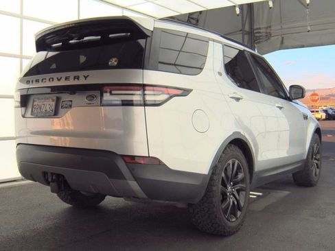 Used 2018 Land Rover Discovery SE image 4