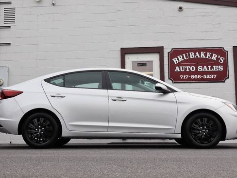 Used 2019 Hyundai Elantra SE FWD image 1