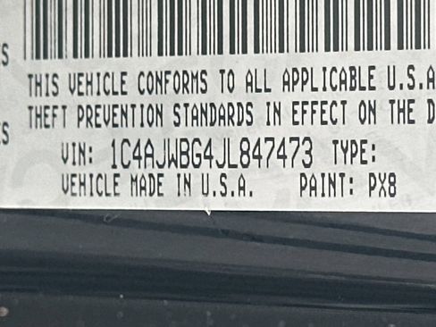 Used 2018 Jeep Wrangler Sahara w/ Connectivity Group AWD/4WD image 26