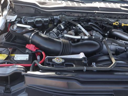 Used 2017 Ford F550 2WD Regular Cab Super Duty image 10