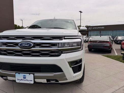 Used 2022 Ford Expedition Platinum AWD/4WD image 9