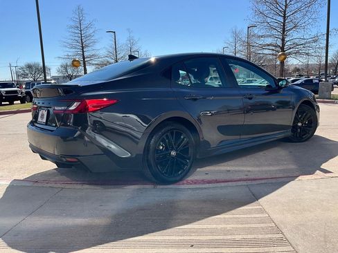 Used 2025 Toyota Camry SE image 6