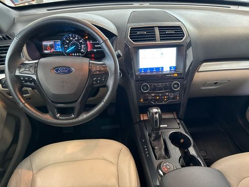 Used 2018 Ford Explorer XLT w/ Equipment Group 202A AWD/4WD image 13