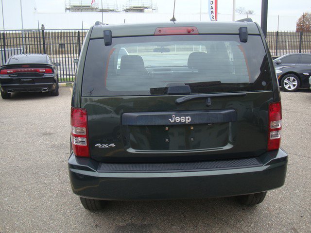 Used 2010 Jeep Liberty Sport AWD/4WD image 4
