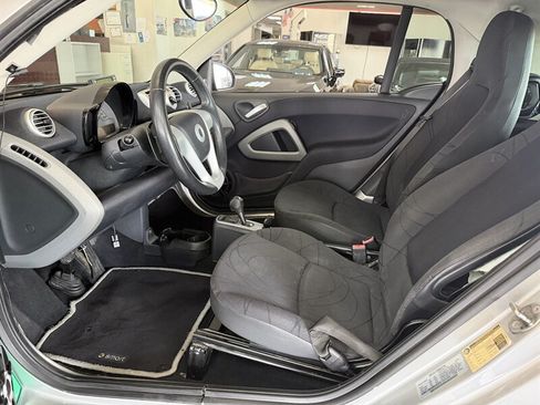 Used 2011 smart fortwo pure RWD image 9