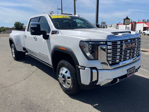 Used 2025 GMC Sierra 3500 Denali w/ Denali Reserve Package AWD/4WD image 3