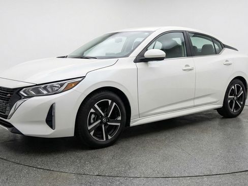 Used 2025 Nissan Sentra SV FWD image 3