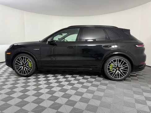 New 2026 Porsche Cayenne S image 2