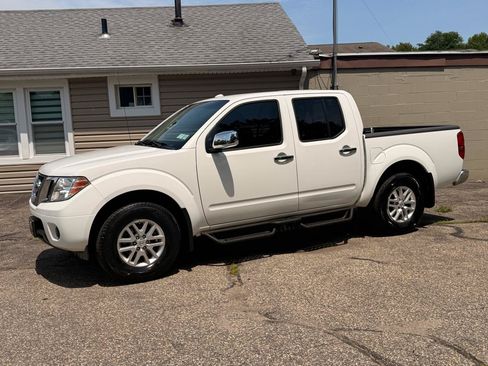 Used 2016 Nissan Frontier SV AWD/4WD image 2
