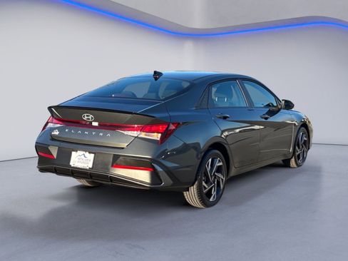 Certified 2025 Hyundai Elantra Sport FWD image 5