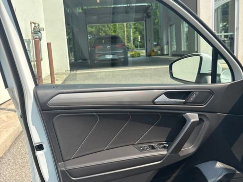Used 2022 Volkswagen Tiguan SE AWD/4WD image 13