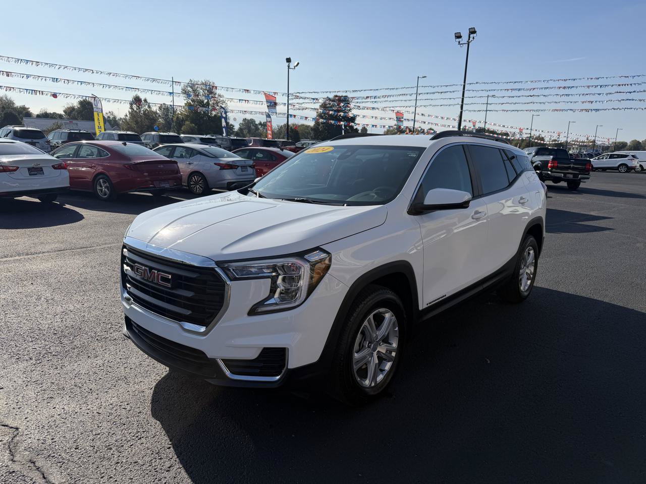 Used 2024 GMC Terrain SLE w/ Driver Convenience Package AWD/4WD image 10