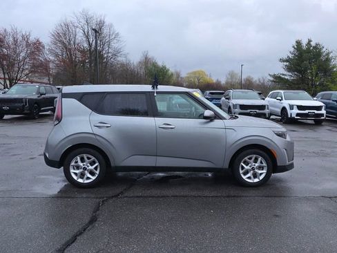 Certified 2023 Kia Soul LX w/ LX Technology Package FWD image 9