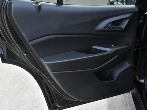 Used 2025 Chevrolet Trax LT FWD image 34
