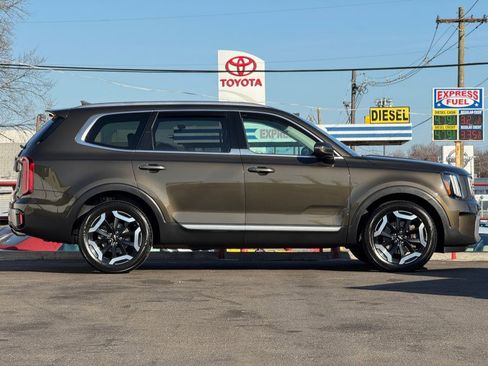 Used 2023 Kia Telluride S w/ S Sunroof Package image 4