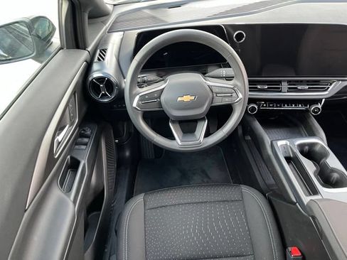 Used 2025 Chevrolet Equinox EV LT FWD image 9