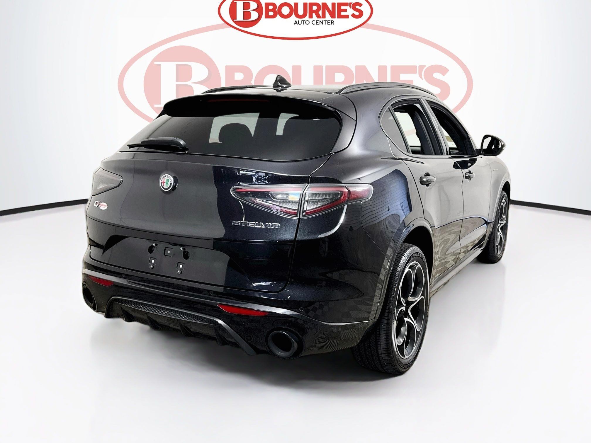 Used 2024 Alfa Romeo Stelvio Veloce AWD/4WD image 11