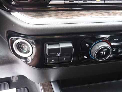 Used 2022 Chevrolet Silverado 1500 LT w/ Z71 Off-Road Package image 22