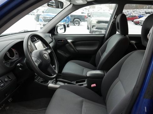 Used 2005 Toyota RAV4 4WD image 2
