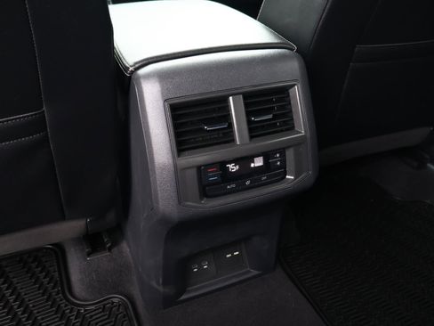 Used 2022 Volkswagen Atlas SE image 13