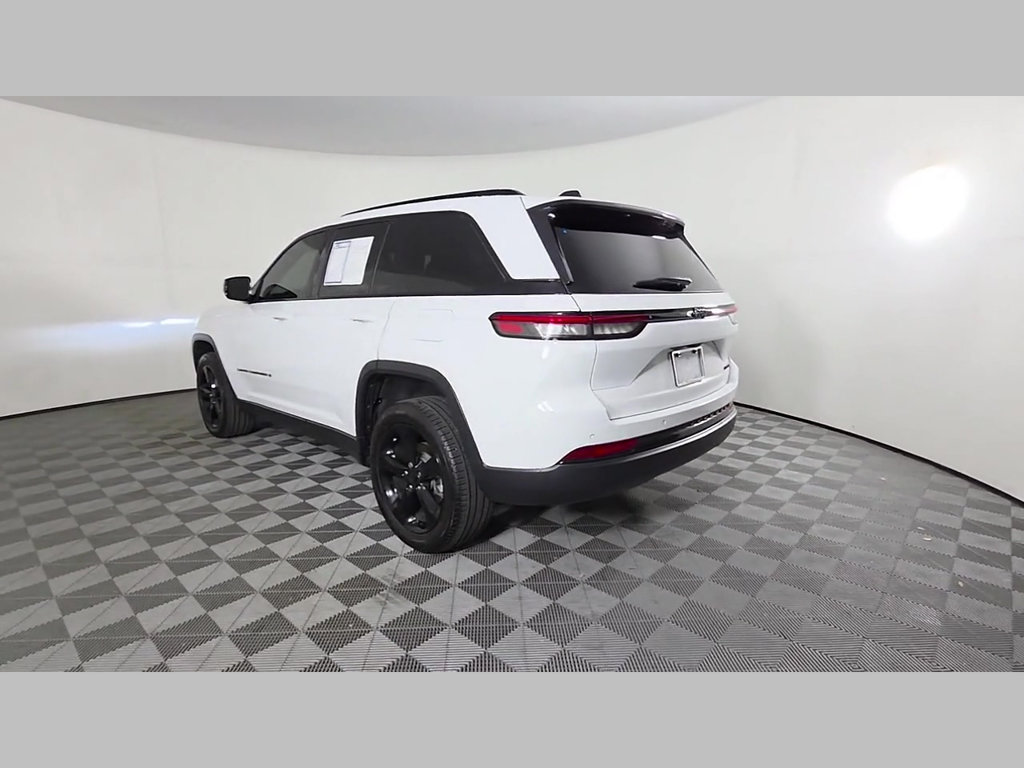 Used 2025 Jeep Grand Cherokee Limited w/ Black Appearance Package RWD image 43