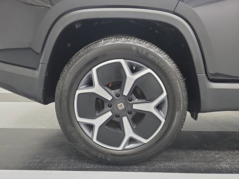 Used 2022 Rivian R1T Adventure image 12