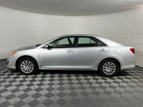 Used 2014 Toyota Camry LE image 8