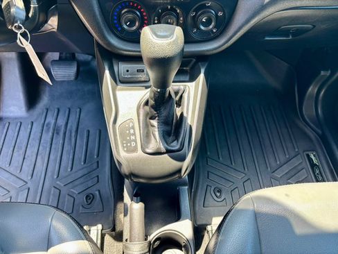Used 2018 RAM ProMaster City Tradesman SLT FWD image 18
