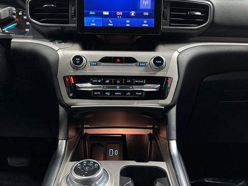 Used 2024 Ford Explorer XLT w/ Equipment Group 202A image 23