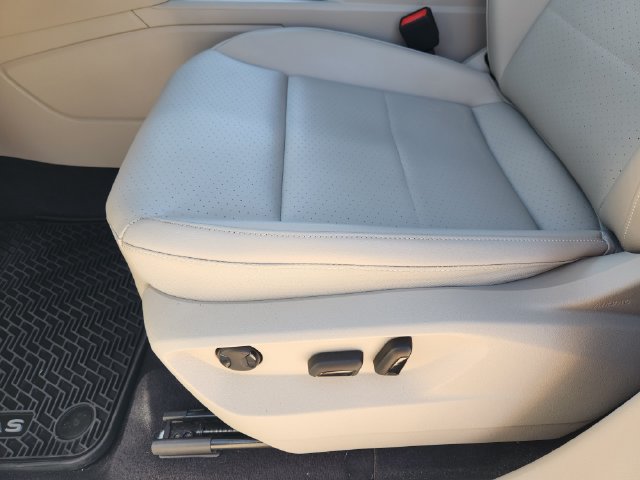 Used 2023 Volkswagen Atlas SE FWD image 23