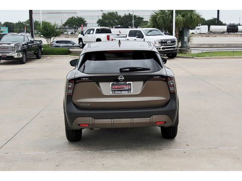 Used 2025 Nissan Kicks S FWD image 5