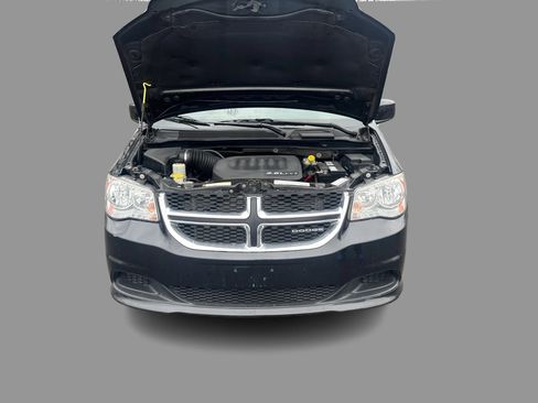 Used 2012 Dodge Grand Caravan SXT w/ UConnect Hands-Free Group FWD image 24