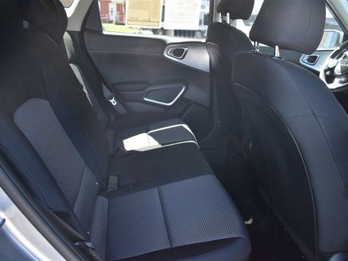 Used 2025 Kia Soul LX w/ LX Technology Package FWD image 21