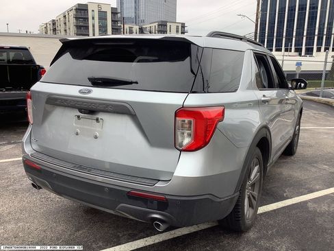 Used 2022 Ford Explorer XLT w/ Equipment Group 202A RWD image 5