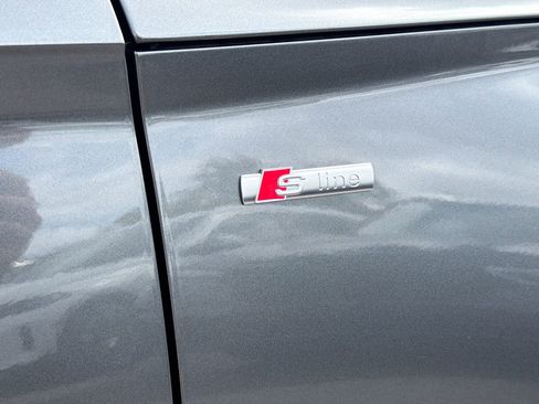 Used 2024 Audi Q5 e Premium Plus image 11