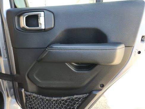 Used 2019 Jeep Wrangler Unlimited Sahara AWD/4WD image 19