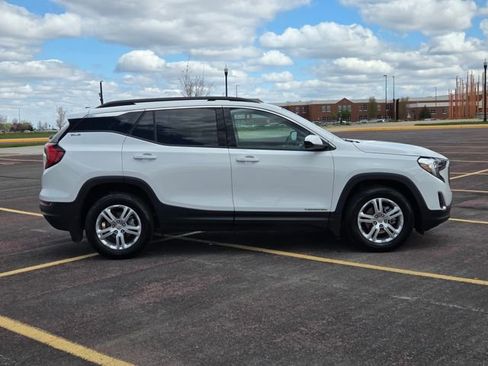 Used 2020 GMC Terrain SLE w/ Driver Convenience Package FWD image 2