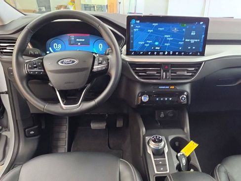 Used 2025 Ford Escape Platinum AWD/4WD image 2