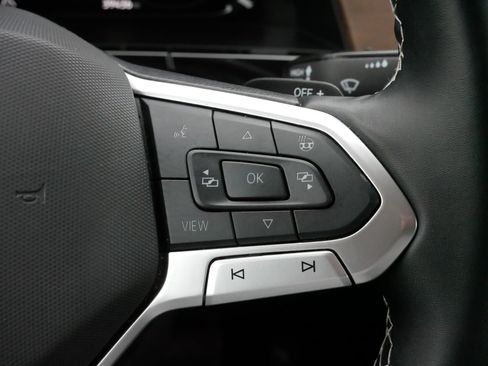 Certified 2025 Volkswagen Atlas SE image 25