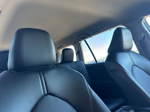 Used 2025 Toyota Grand Highlander AWD image 21