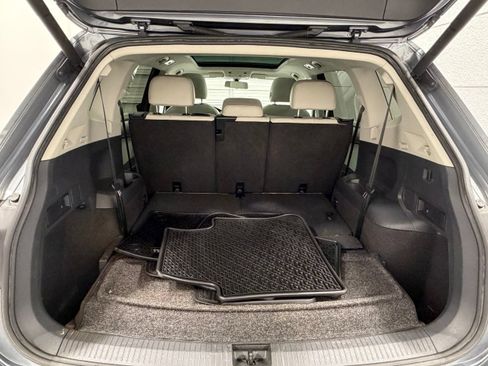 Used 2018 Volkswagen Tiguan SEL FWD image 20