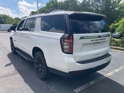 Used 2024 Chevrolet Suburban LT w/ Luxury Package RWD image 4