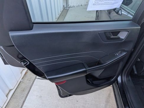 Used 2022 Ford Escape SE w/ SE Sport Appearance Package image 20