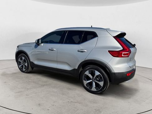Certified 2025 Volvo XC40 B5 Plus AWD/4WD image 4